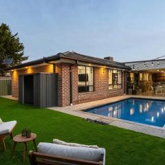 Modern Spacious 4 Bedrooms & Pool near Airport