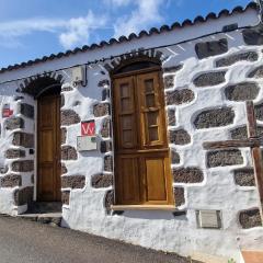 Cozy Canarian House La Casa de mis Abuelitos by HRTenerife Net