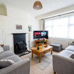 Peaceful Broadstairs Flat near Beach & Town with Parking