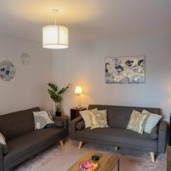 Cosy 4-Bedroom-Sleeps 7-Perfect for Contractors Stay