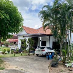 Spacious 2-bedroom villa near beach
