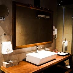 The 33rd Executive Suites
