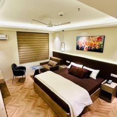 Premium studio retreat 5 min from metro Food street below