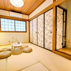 Luna Luxury 4BR Family Villa with Parking - 2 mins from Osaka-ko Station, near EXPO, USJ, Kaiyukan