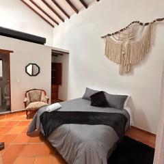 LeyvaYork Apartasuites