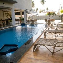 Apto com Piscina e Salao de Jogos a 100m da praia