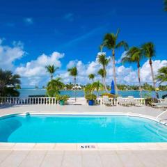 Kailypso - Waterfront Villa with Pool, Renovated Interiors, and Dock on Bio Bay