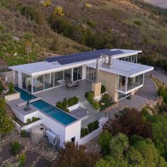 Executive Home with Stunning Harbour views