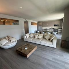 Luxury 2BR Apt with balcony!!