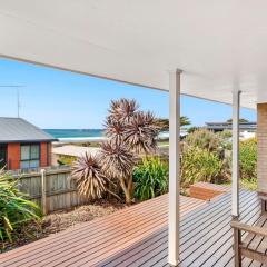 SeaEsta Room for all the Family - BYO Linen