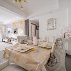 Serene and Cozy Riverside Apartment