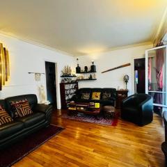 16th 10 minutes from the Eiffel Tower Metro line 9