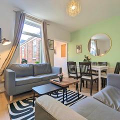 Charming 3-bed Home Near Centre Free Parking