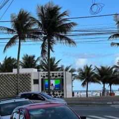Pé na areia em Nova Mirim com Wi-Fi e conforto!