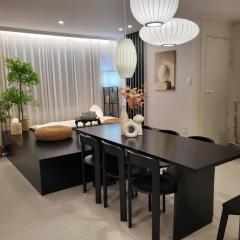 Dmc역 전통프리미엄8인 3룸2샤워실 엘리베이터4층