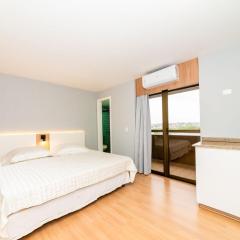 Apto-Flat Alto da XV-Centro com Piscina e Academia