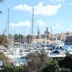 Stunning Seafront Apartment with Marina and Valletta views in Malta
