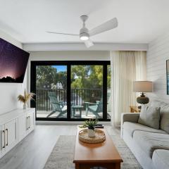 Updated With Lakefront Views Pool & Near Beach