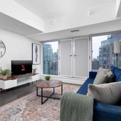 Modern 1BR Condo by Yorkville w Sofa Bed Sleeps 3