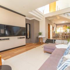 Exuberante Casa c/ Piscina e Suíte Master c/ Hidro