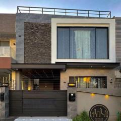 Luxury Stay DHA Phase 6 Near Dolmen Mall