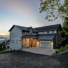 Stylish Seattle farmhouse plus Bonus suite and amazing views