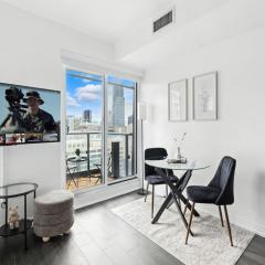 Chic DT TO Studio Getaway Perfect for Couples