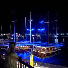 Uysal Suite and Loft Seaside