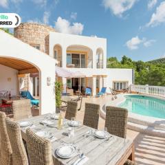 Villa with pool in Cala Llonga