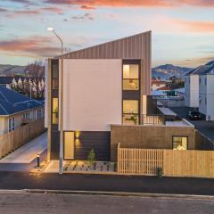 10min walk to Stadium - Modern 3BR with garage