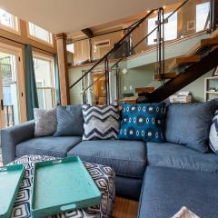 Luxury spacious home, free parking, private patios