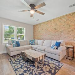 Modern 2 Bedroom Home with Fire Pit, Bikes