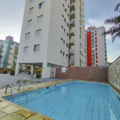 Apartamento com Piscina a 9 Minutos a Pé da Praia!