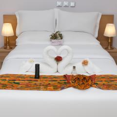 Residence La Paix Detente au bord de la piscine bar convivial pizzas artisanales et atmosphere sereine pour voyageurs en quete de repos de saveurs et de chaleur humaine a yamoussoukro