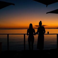 Beachfront Bliss Views Pool Cafes Townsville