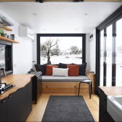 Serene Mountain Retreat in Jindabyne - Private Tiny Home