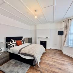 Modern and Luxurious 3-Bedroom Flat