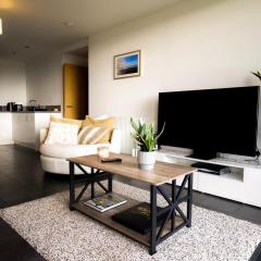 Free Parking 2-Bed Apartment King Bed & City