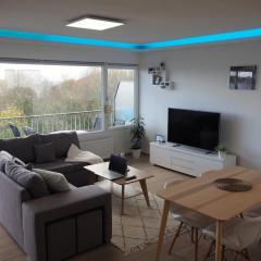 Stylish Apartment with 2 Bathrooms and Terrace Netflix Self Check-In