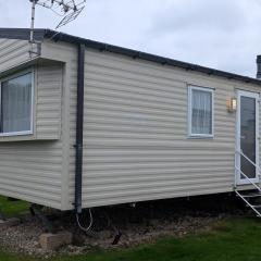 Lovely 8 Berth Caravan At Kessingland Beach, Suffolk Ref 90025Pw
