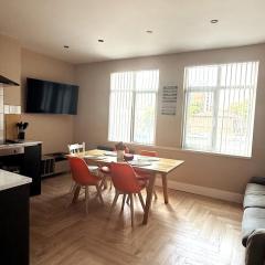 Stylish and Bright 2 Bedroom Flat Free Parking