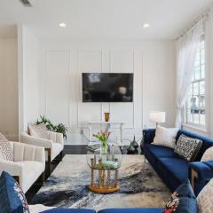 Chic uptown home, walk to parades !