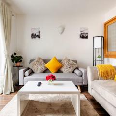 Stylish Canary Wharf Gem with Terrace - O2 & Excel - Sleeps 4