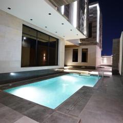 Modern big villa with swimming pool next to Stars avenue