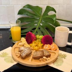 Half Off 3 BR Bed & Breakfast Steps from the Beach with AC