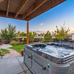 The Great Escape - 6BR, Gym, Hot Tub, Pets OK!
