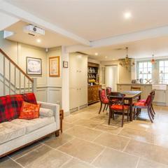 Grade II Georgian Luxury Family Home 4-min walk to station