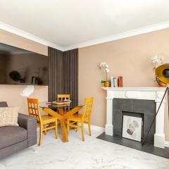 Stylish Central Pad private free parking