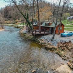 Tiny Bearadise - Riverfront Cabin, Deck, Fire Pit & Near the Smoky Mountains!