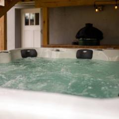 Private Basement - Two King Beds and Hot Tub